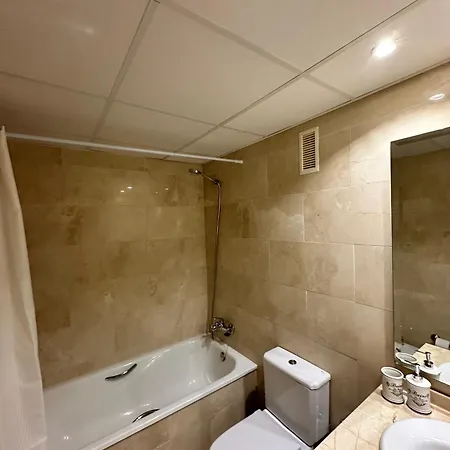 Beachside Luxe 1br: New & Chic Apartment *