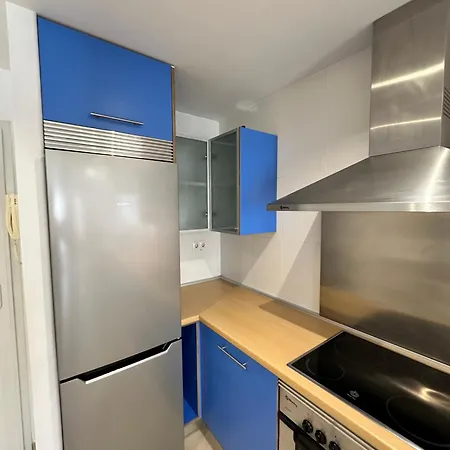 דירה Beachside Luxe 1br: New & Chic בנידורם
