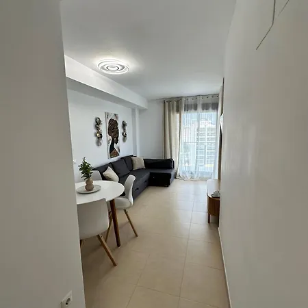 Beachside Luxe 1br: New & Chic *
